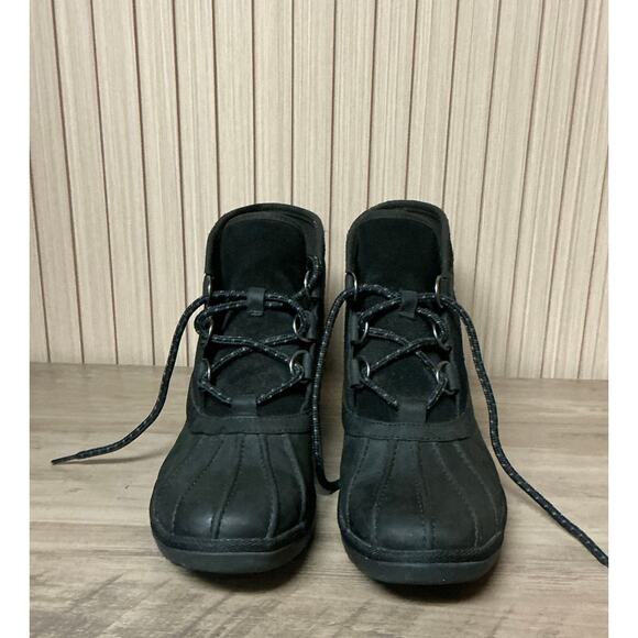 UGG Women’s Greda Leather Waterproof Boots Black Size 9 - 1112650 - Picture 3 of 8